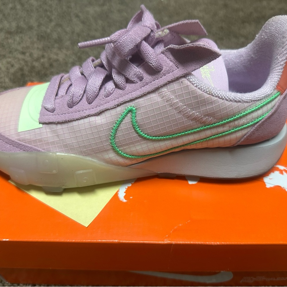 NIKE WAFFLE RACER 2X
LT ARCTIC PINK/POISON GREEN
RSE ARCTIQUE CL/VERT POISON